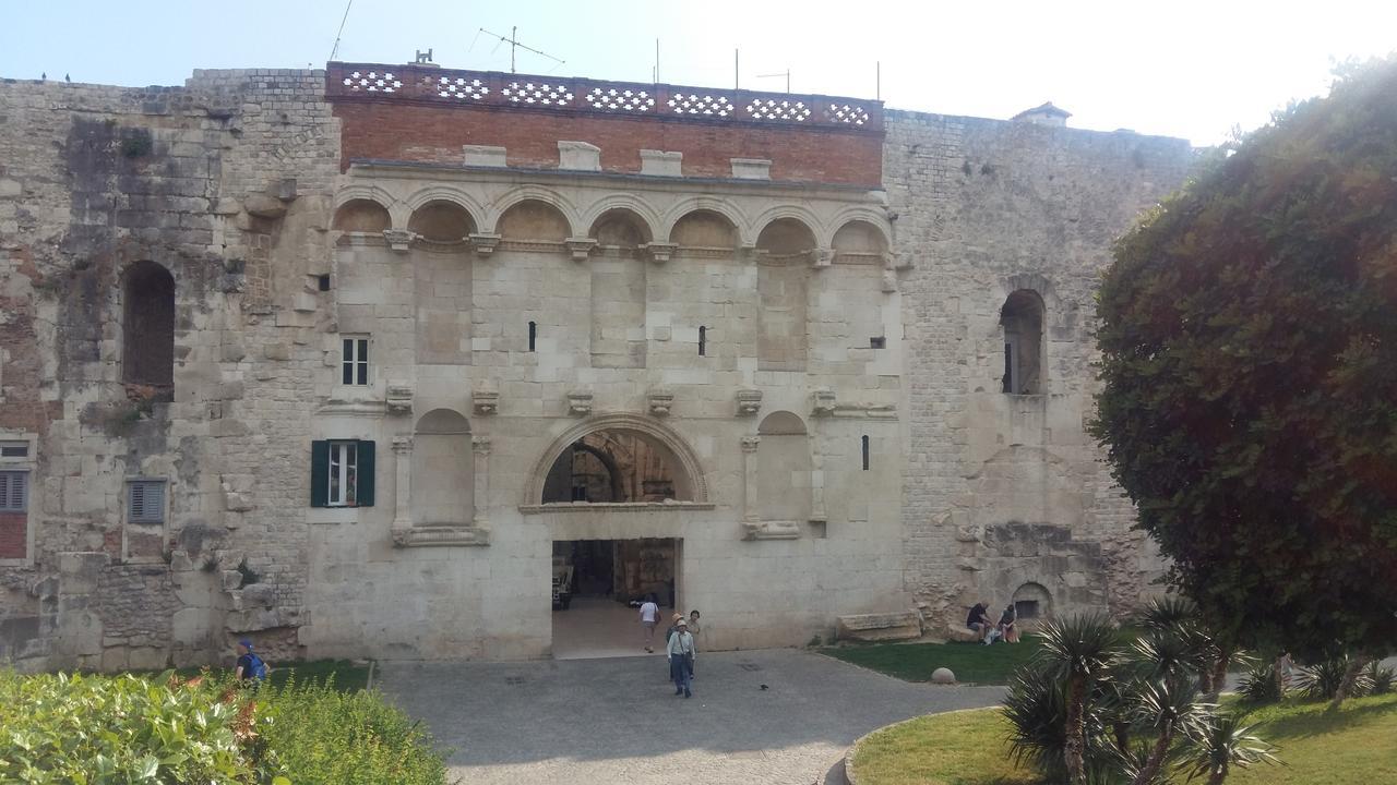 Nina, Apartment In City Centre Split Exterior foto